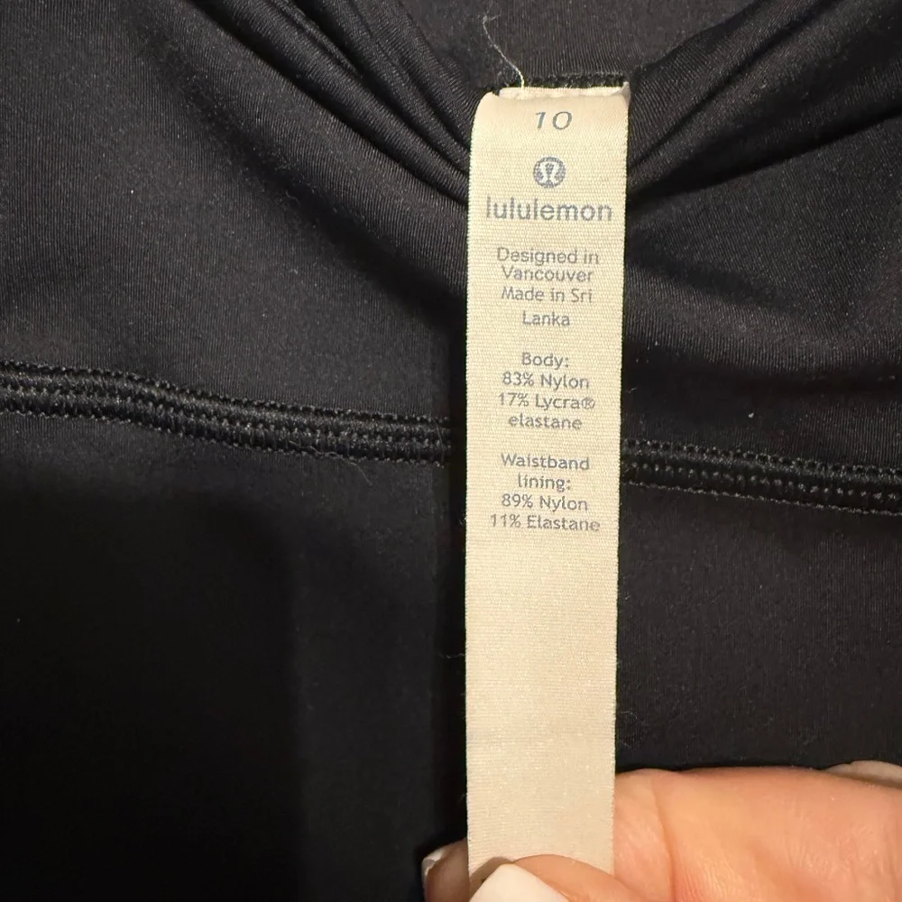 Lululemon Black Cropped Leggings with Pockets Size 10 - Picture 11 of 12
